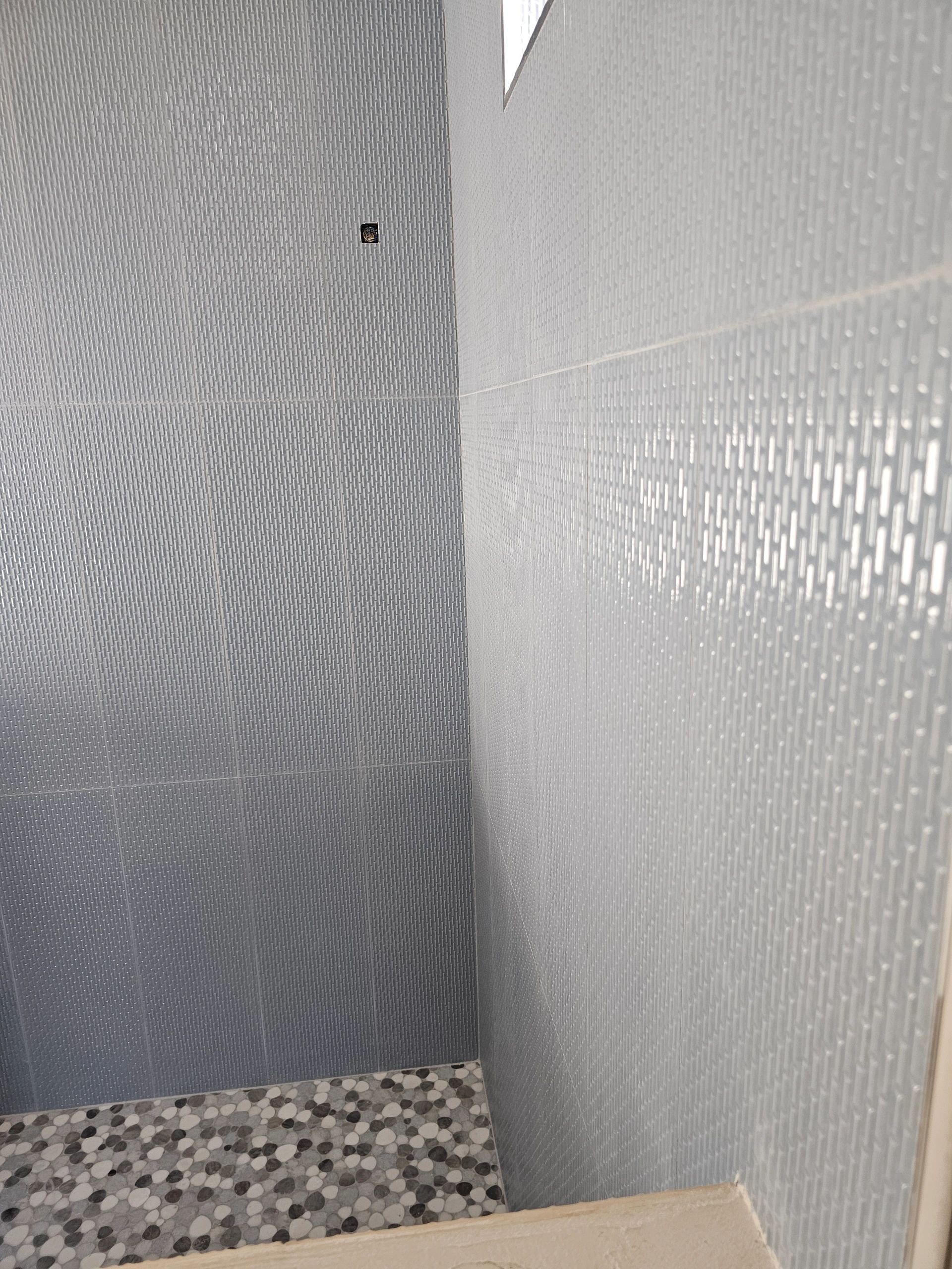 Elegant bathroom tile design